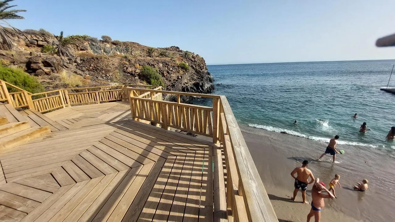 South Tenerife 2 Bedrooms With Sunny Terrace And Amazing Views To Teide And Pool 코스타델실렌시오